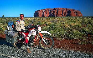 Ayers Rock, mitten in der austral. Wueste